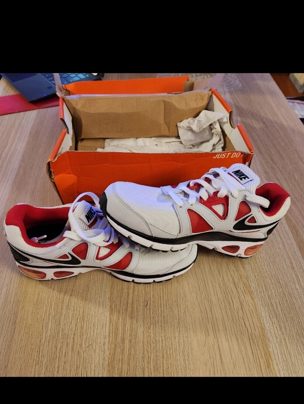Nike Air Max Turbulence+ 18 White Red Black 487304-101 Men's Size 7